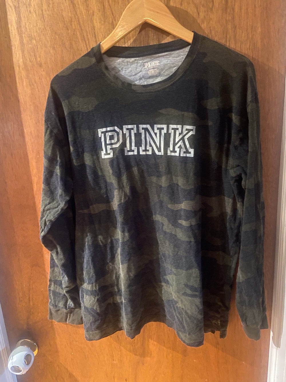 PINK Victoria's Secret Camo Long-Sleeve Tee T-Shirt Size Large